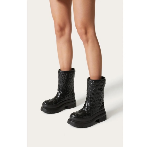 NIB $850 Valentino Atelier 03 Rose Edition Water Resistant Rain Boot in size 40! - Picture 2 of 6